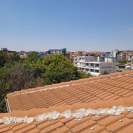 Lazur Apartment *