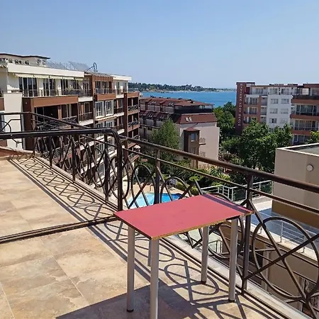 Lazur Apartamento *